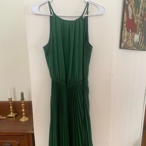 Francesca’s green pleated midi dress